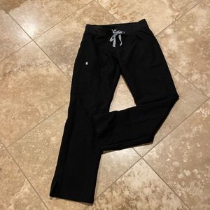 FIGS black Kade cargo pants
